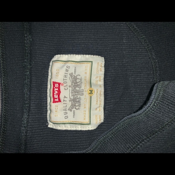 Black Levi’s long sleeve - Picture 2 of 2